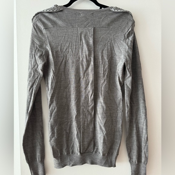 BURBERRY Gray V Neck Sweater Size Large Braided Shoulder Detailing - Picture 8 of 8
